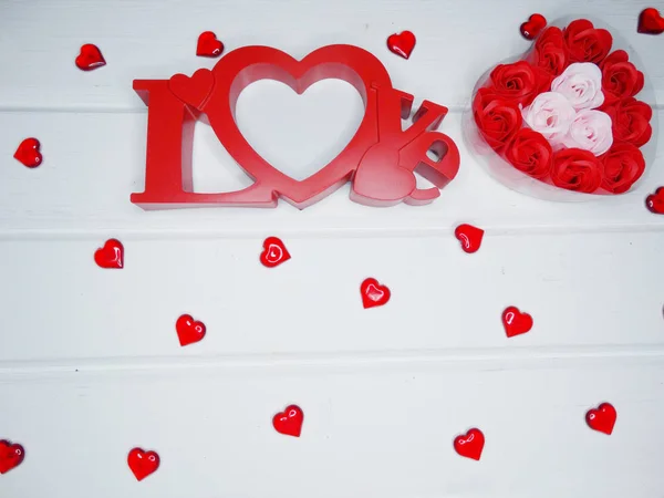 Decoração de corações de amor presente de dia dos namorados — Fotografia de Stock