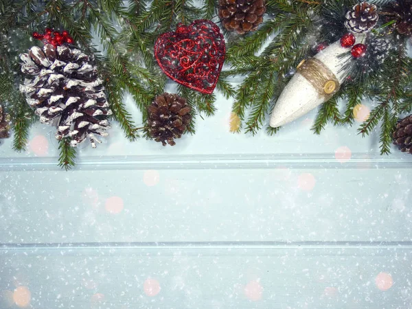 Fundo de inverno com decoração de ramos de abeto e neve — Fotografia de Stock
