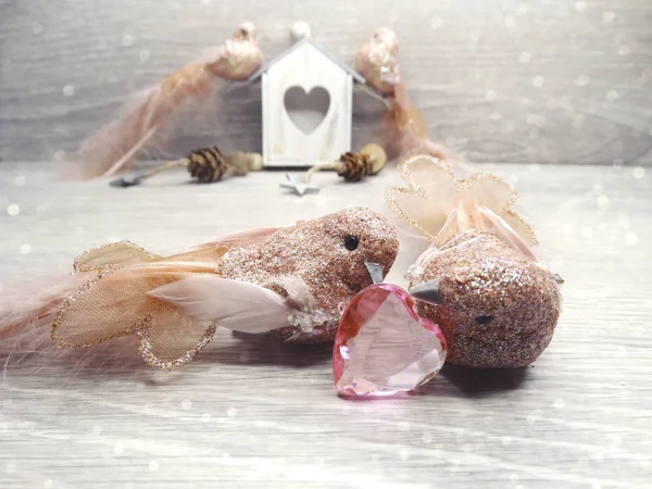 Ζευγάρι πουλιά ντεκόρ για την αγάπη δώρο ημέρα του Αγίου Βαλεντίνου — Φωτογραφία Αρχείου