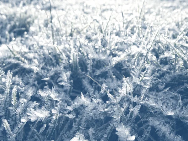 雪の結晶模様と雪の冬の背景 — ストック写真