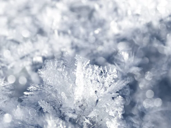 雪の結晶模様と雪の冬の背景 — ストック写真