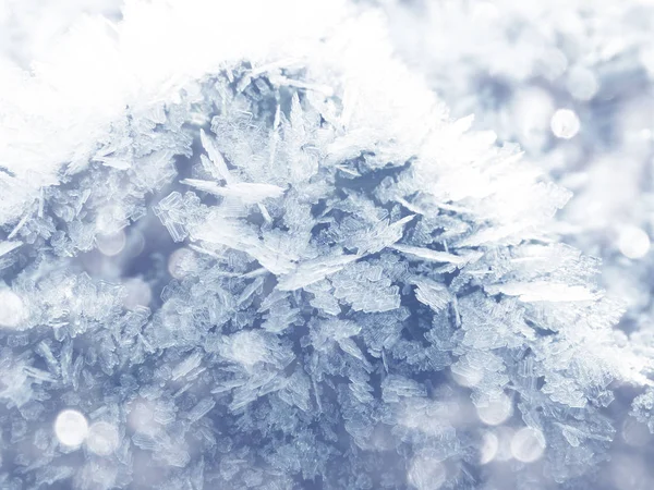 Fundo de inverno com padrões de cristais de flocos de neve e neve em — Fotografia de Stock