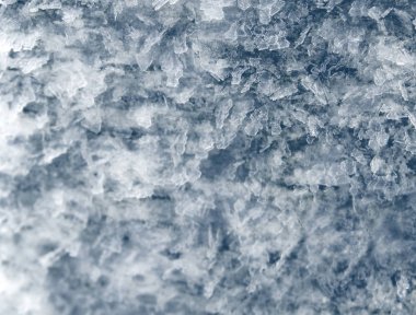 Kar tanelerinin, kristallerin ve karın olduğu kış arkaplanı 