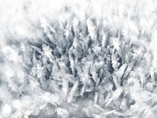 有雪花晶体图案和雪的冬季背景 — 图库照片