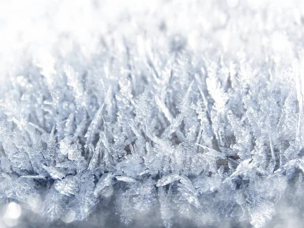 Fundo de inverno com padrões de cristais de flocos de neve e neve em — Fotografia de Stock