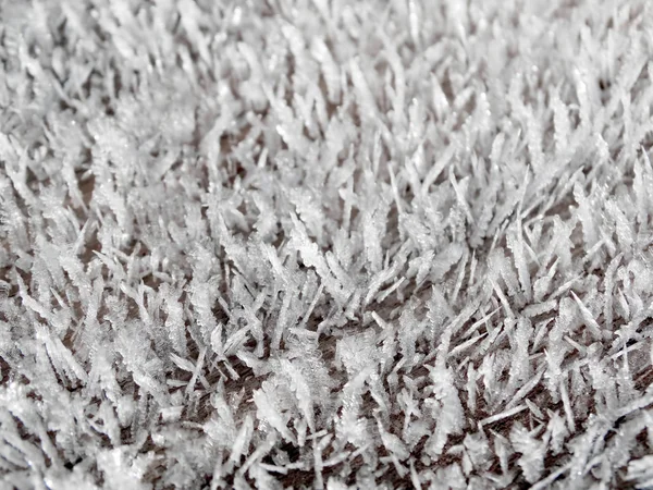 Fond d'hiver avec des motifs de cristaux de flocons de neige et de neige sur — Photo