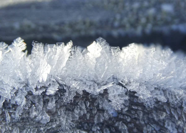 Winter Hintergrund mit Schneeflocken Kristallmuster und Schnee auf — Stockfoto