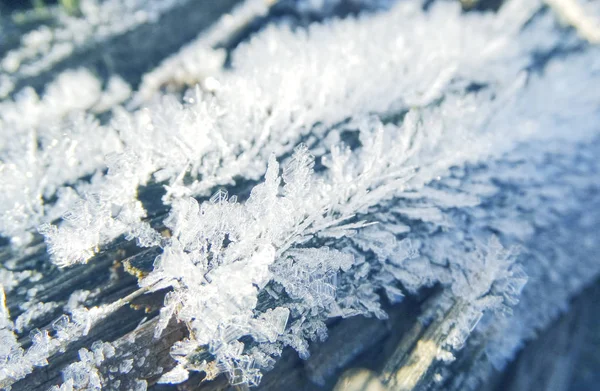 Winter Hintergrund mit Schneeflocken Kristallmuster und Schnee auf — Stockfoto