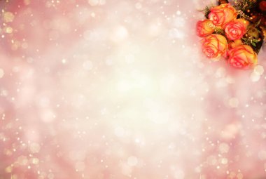 Çiçek açan gül ve yaprakların bahar arkaplanı 