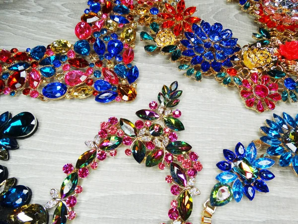 Jewelry fashion beads necklace background with colorful crystals — Stok fotoğraf