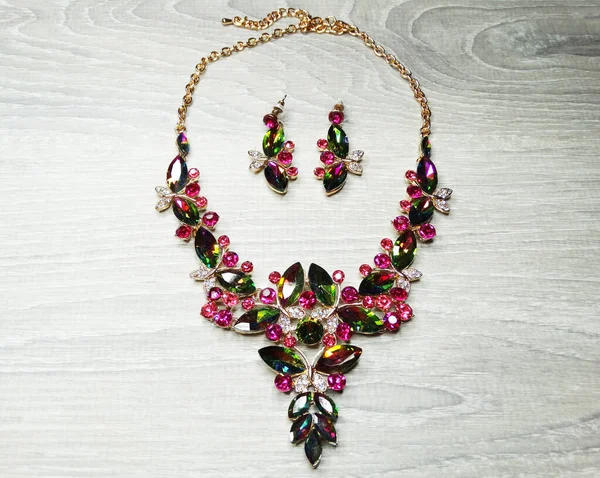 Jewelry fashion set necklace earrings with colorful crystals — ストック写真