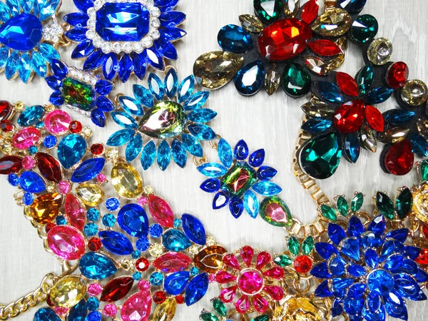 Jewelry fashion beads necklace background with colorful crystals — 图库照片