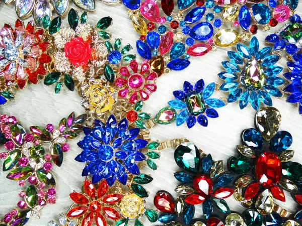 Jewelry fashion beads necklace background with colorful crystals — 图库照片