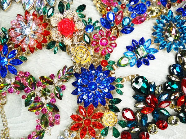 Jewelry fashion beads necklace background with colorful crystals — 图库照片