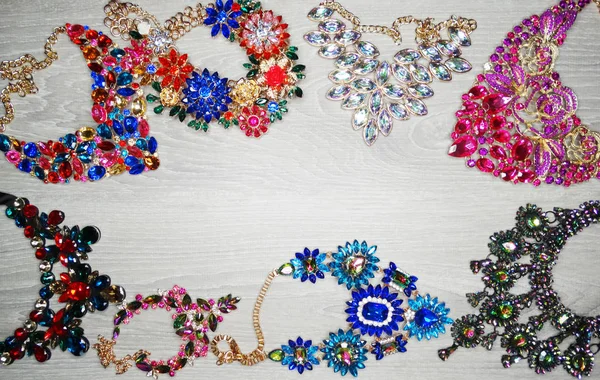 Jewelry fashion beads necklace background with colorful crystals — 图库照片