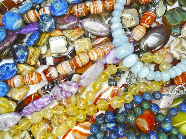 Parlak Kristaller Ile Takı Arka Plan Moda Boncuk Kolye — Stok fotoğraf