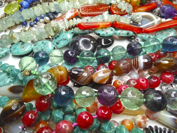 Parlak Kristaller Ile Takı Arka Plan Moda Boncuk Kolye — Stok fotoğraf