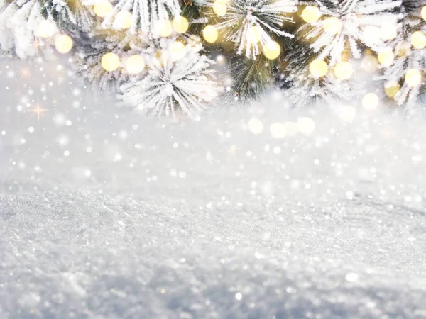 Zimní Vánoční Pozadí Sněhem Jedle Větve Kužely Lesním Pozadí Stock Obrázky