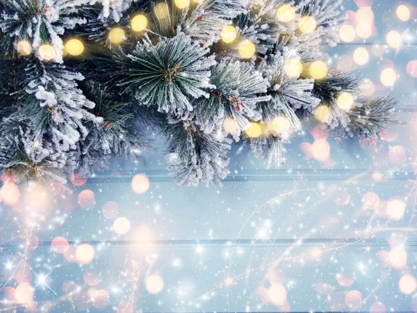 Invierno Navidad Fondo Con Ramas Abeto Conos Nieve Textura Madera — Foto de Stock