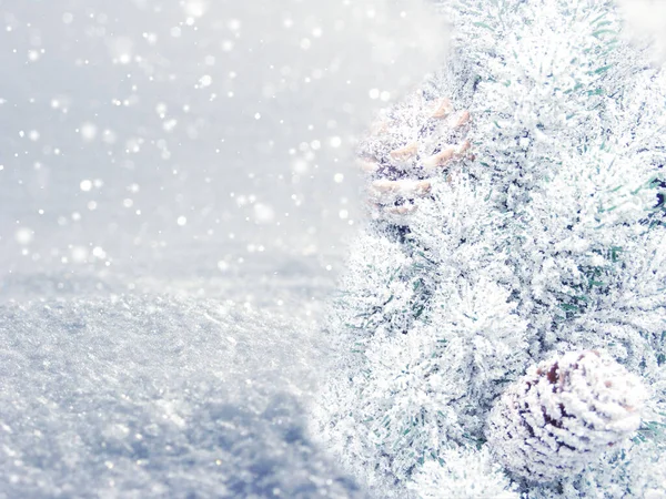 Vinter Jul Bakgrund Med Snö Gran Grenar Kottar Skog Bakgrund — Stockfoto