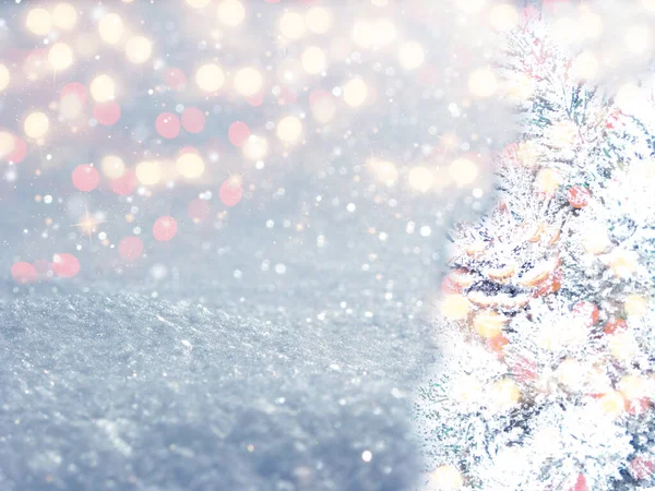 Зимний Рождественский Фон Конусами Снежных Елок Фоне Леса — стоковое фото