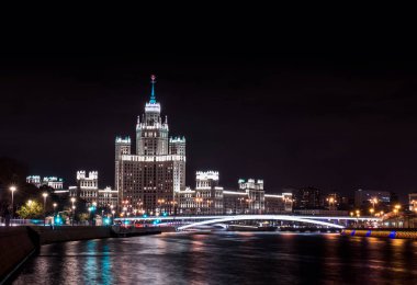 Gökdelen Kotelnicheskaya dolgu üzerinde