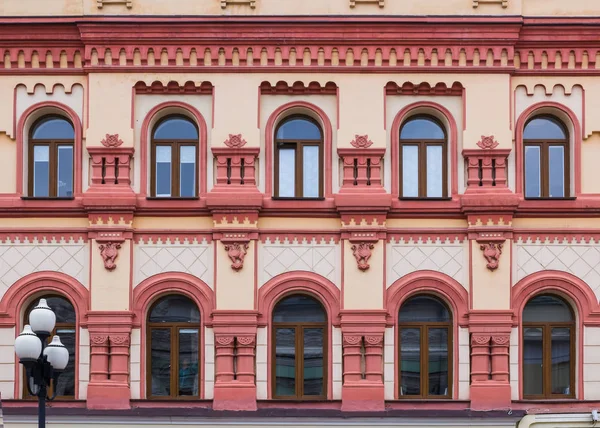 Facade of the building with griffins — Stock Photo, Image