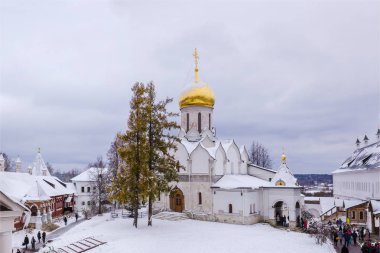 Kış panoramik Savvino Storozhevsky Manastırı. ZVENIGOROD, Moscow region, Rusya Federasyonu. Kraliçe'nin odası, Tanrı, Kral'ın evi anası Nativity Katedrali.