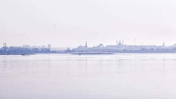 Vista Del Horizonte Del Centro Kazán Desde Río Volga Haze — Foto de Stock