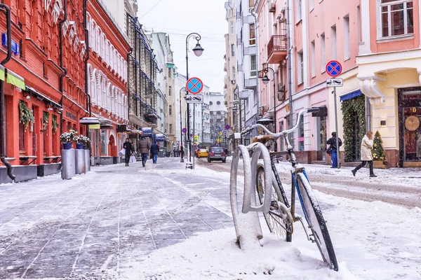 Över Malaya Bronnaya Street Street Vinterdag Moscow Ryssland — Stockfoto