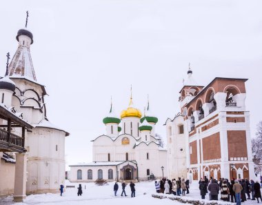 Suzdal, Rusya - 13 Aralık 2014: Spaso-Evfimiyev Manastırı Müzesi Kompleksi, UNESCO Dünya Miras Listesi. Varsayım, Savior's başkalaşım Katedrali, Manastırı çan Kilisesi.
