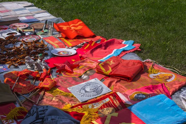 Moscú Rusia Mayo 2018 Mercaderías Callejeras Atributos Símbolos Pancartas Colgantes —  Fotos de Stock