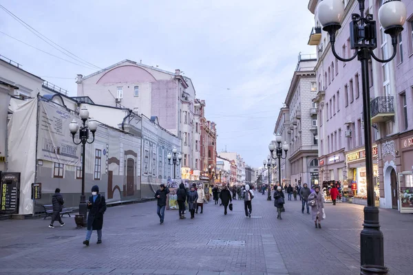 モスクワ ロシア 2019年11月15日 秋の都市の風景 青の時間でArbat通りの眺め — ストック写真