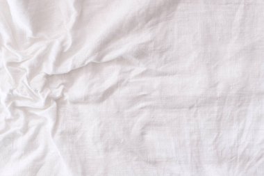 Beyaz buruşuk keten kumaş dokusu arkaplanı.