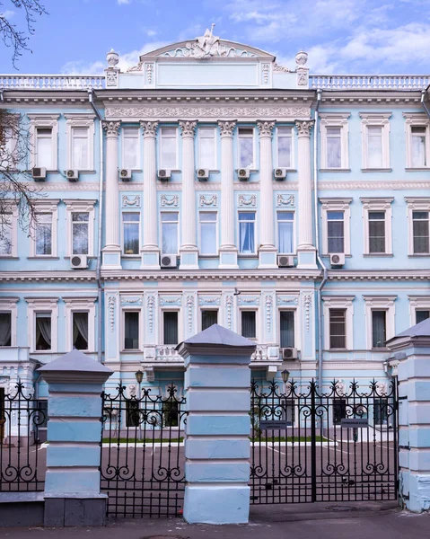 Blue White Vintage Architecture Classical Facade Building Openwork Metal Fence — Stock Photo, Image