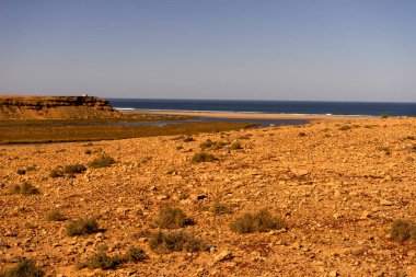 Nehir ağzı, alçıda.