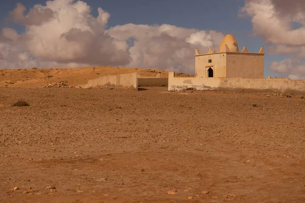 Ein Marabout in der Wüste — Stockfoto