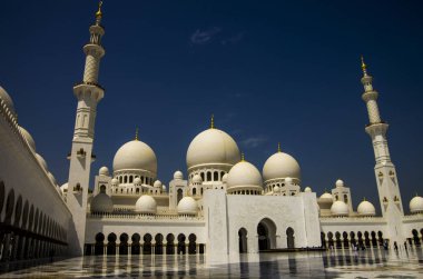 Sheikh Zayed Camii Abu Dabi genel görünümü