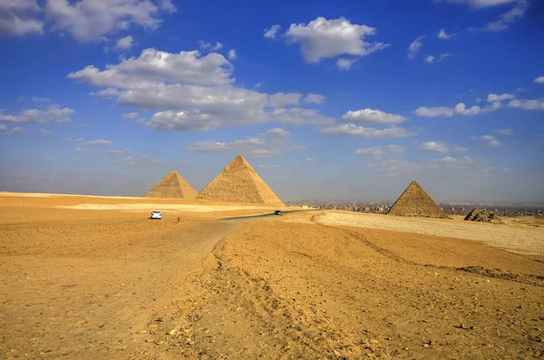 Giza piramitleri. Cairo, Mısır. — Stok fotoğraf