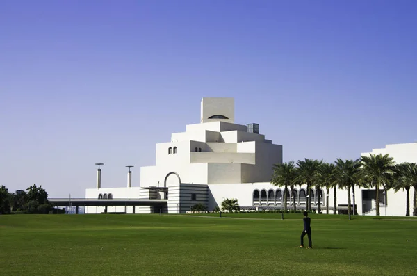 Doha, QATAR - DECEMBER 25, 2016: Museum of Islamic Arts (MIA) wi — Stock Photo, Image