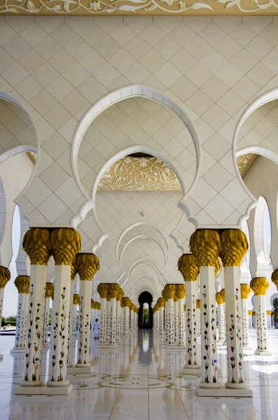 Vista general de la mezquita Sheikh Zayed en Abu Dhabi, Em Árabe Unido — Foto de Stock
