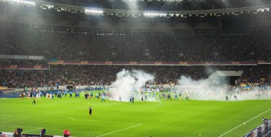 KYIV, UKRAINE - 14 Mayıs 2015 FC Dnipro UEFA Avrupa Ligi yarı final maçı sırasında NSK Olimpiyskyi Stadyumu 'nda FC Napoli' ye karşı zaferini kutladı. Futbol mu?