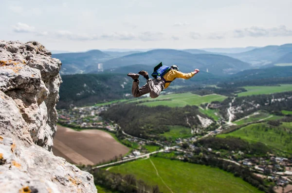 Base jump met bergen Stockfoto