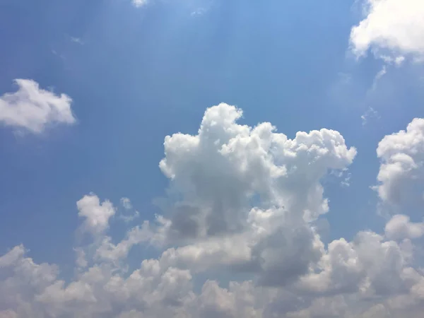 青い空の白い雲 — ストック写真