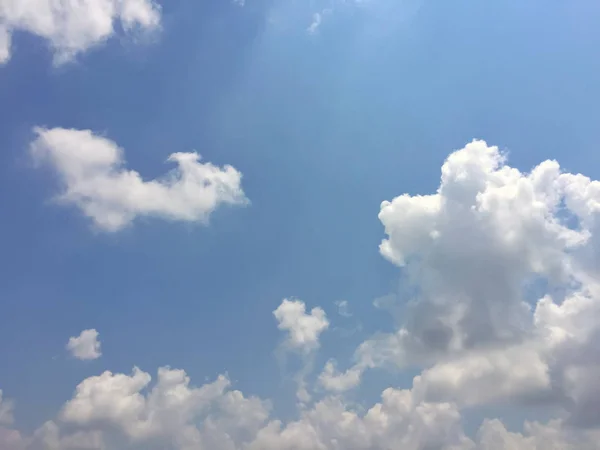 青い空の白い雲 — ストック写真