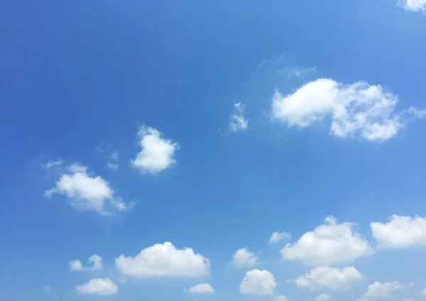 Awan Berbulu Putih Langit Biru Cumulus Terjadi Hari Yang Cerah Stok Gambar Bebas Royalti
