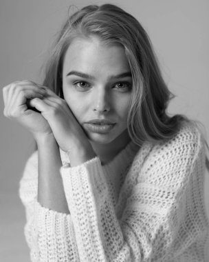 Güzel bir kadının portresi.