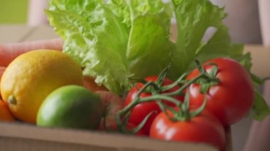 Marketten taze sebze teslimatı.