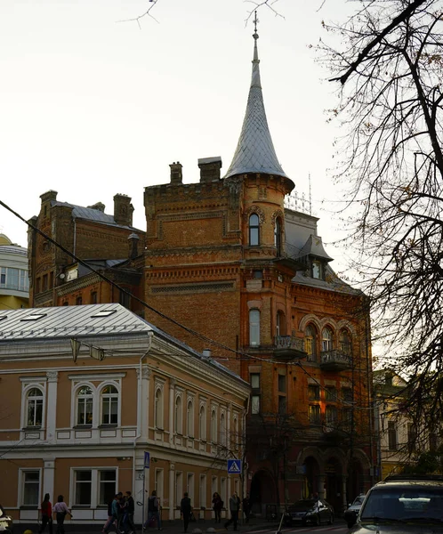 Ein Altes Haus Mit Einem Roten Kirchturm Kiew Ukraine 2019 — Stockfoto
