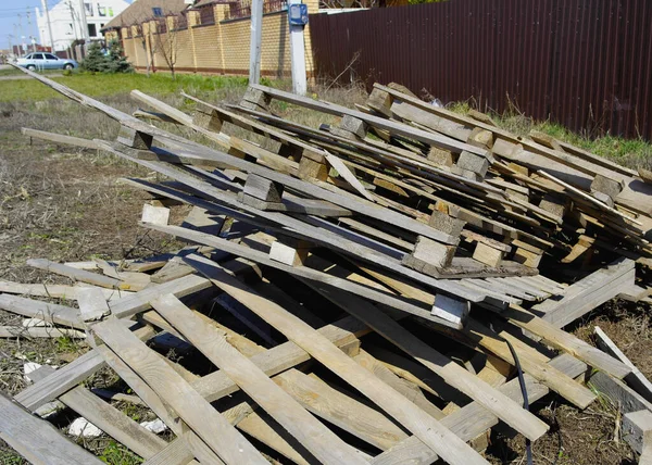 Wooden Pallets Lie Ground Garbage — Stock Photo, Image